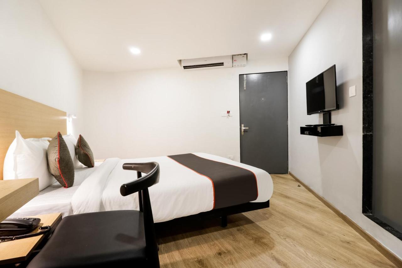 Oyo Townhouse 169 Aqua Corridor Hotel Bhatha Ngoại thất bức ảnh
